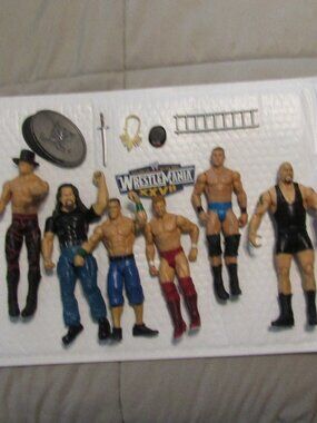 WWE LOT OF 6 Wrestling Figures + Accessories Undertaker Shawn Michaels +4